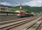 BR 1063 Ungewohnte leere herrscht im Bahnhof Kufstein. Nachdem die Lokmannschaft der 1063 036 ihren Nahg�terzug nach W�rgel zusammengestellt hat, geht’s in den Aufenthaltsraum Pause machen. (28.06.07)