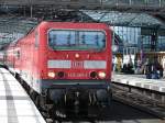 Berlin Hauptbahnhof (Lehrter Bahnhof) BR 143 065-1 bei der Ausfahrt aus Berlin Hbf Fotografiert. Dieser zug kommt aus Nauen und f�hrt weiter nach Senftenberg �ber Bln. Karlshorst, Brand (Niederlausitz). Aufgenommen am 05.08.07