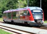 BR 642 Desiro (DB) 642 201 im Bahnhof Burkhardtsdorf, 05.08.07
Dieser DESIRO der Erzgebirgsbahn wurde am 27.08.2005 bei der Einweihung des neuen Haltepunktes Burkhardtsdorf Mitte auf den Namen Burkhardt getauft und tr�gt seitdem das Wappen der Gemeinde.