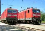 BR 143 Lokportraits 143 085-9 ist als 'S1 Essen Hbf' Abgestellt, w�hrend die 143 590-8 wendet und wieder aufger�stet wird f�r die Fahart nach Essen Hbf als 6680(S6). 05.08.07
