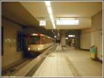 U-Bahn Frankfurt (Main) Die Linie U5 wurde w�hrend der Gleisbauarbeiten an der Station Bornheim Mitte auf der Linie U4 vom Hauptbahnhof bis zur Bockenheimer Warte verl�ngert, da diese w�hrend der Bauphase nur auf einem Streckengleis zwischen Bornheim Mitte und Konstablerwache pendelte und daher ihre westliche Endstation Bockenheimer Warte nicht anfahren konnte. Dadurch hatten die Fahrg�ste die M�glichkeit, mit der U-Bahn zur Bockenheimer Warte zu gelangen, und f�r die Nahverkehrsfreunde ergab sich das seltene Motiv von Ptb-Z�gen an der Station Bockenheimer Warte, wie hier am  29.07.2007 der 9. Zug der Linie U5 mit den Ptb-Triebwagen 750 und 701 bei der Ankunft in der Station. 