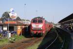 Die damals noch orientrote 218 157 am 10.6.2007 in Westerland ...