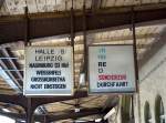 Sich nicht mehr im Dienst befindliche Zugzielanzeiger im Bahnhof Bad ...