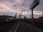 Taurus,Triebzug ICE3(als Rangierfahrt Richtung Werkstatt),und zwei
Triebwaben BR628,plus Sonnenuntergang,gabs am 5.6.2007 ...