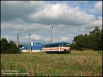  Elbe-Elster-Express : Der DRE-Triebwagen 798.01 verl��t aus Hohenbucko-Lebusa kommmend den Hp ...