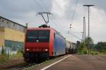 481 003-2 durchf�hrt am 13.08.07 mit einem Kesselwagenzug den Bahnhof ...