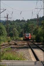 Der Blick hinterher: 426 020 f�hrt die Steilstrecke bei Welschen ...