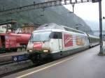Re 460 021 mit einem InterRegio bei der Einfahrt in ...