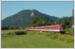 br-4010 Nachschuss auf den IC 512 „Fischer von Erlach“ aus Salzburg mit Zielbahnhof Graz und Triebkopf 4010 019 am Zugende. Man sieht es eindeutig – suboptimal ohne erh�hten Standort, da das Fahrwerk verdeckt ist. Die Aufnahme enstand zwischen Peggau-Deutschfeistritz und St�bing am 15.8.2007.