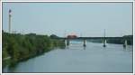 br-1116-vor-guterzugen Die Schweiz EM Lok 1116.075 konnte ich am 19.8.2007 bei der Querung der 'Neuen Donau' mit ihrem G�terz�g in der Wiener Lobau ablichten.
