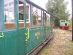 sonstiges Der Personenwagen der Museumsfeldbahn Leipzig-Lindenau (MFLL) steht im Museumsbahnhof, w�hrend Lok 4 gerade f�r die n�chste Fahrt umsetzt.