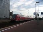 Einfahrender RE 6 aus Düsseldorf fährt gleich nach kurzem Halt ... Einfahrender RE 6 aus Düsseldorf fährt gleich nach kurzem Halt ...