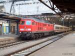 dresden-hbf Am 10.12.2004 steht am Bahnsteig 13 in Dresden Hbf die Ludmila 232 681 von DB Cargo abfahrbereit mit dem IC 1568 nach N�rnberg. Zwei Tage sp�ter nach dem Fahrplanwechsel wird die Verbindung ausged�nnt und die Reisezeit steigt um 30 Minuten auf der sogenannten Sachsen-Franken-Magistrale, die mit ICE&acute;s eingeweiht wurde !! - Inzwischen ist die 232 681 nicht mehr bei der DB im Einsatz
