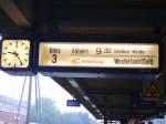 elmshorn Zugzielfalschanzeiger in Elmshorn. Der angek�ndigte IC entpuppte sich als normale NOB. Ursache war ein klemmendes Faltblatt im Anzeiger. 22.07.07
