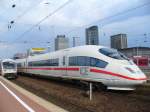 Treffen der alten und neuen Fernz�ge der Deutschen Bahn.
Links im ...