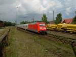 101 138 mit einem IC am 22.8.2007 in Eystrup  ...