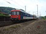 Ein RBe 4/4 und ein Steuerwagen bilden den sogenannten Gef�ngnis-Zug  ...