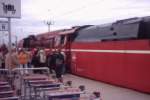 BR 18 201 in Hamburg-Altona vor dem Konzert-Express  ...