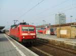 BR 120 108-6 mit IC 1961 Urlaubsexpress Mecklenburg-Vorpommern 
beim Halt im ...