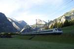 Noch liegt der Talboden um Kandersteg in tiefem Schatten, als ...