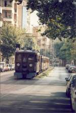 Triebwagen Nr 2 n�hert sich dem Bahnhof Palma. (Archiv 31.07.1995) ...