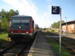 Die Regionalbahn aus Hannover h�lt am 6.8. p�nktlich in Schneverdinegn, ...
