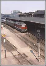 132 391-8 bereit zur Abfahrt in Rostock Hbf. (Archiv 04/78) ...