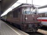 re-425-bls Berner Oberland 2007 - Mit RE 3116 Zweisimmen - Interlaken Ost macht sich BLS Re 4/4 162 'Court' am 28.07.2007 n�tzlich, als sie in Spiez auf ihren Anschluss aus Bern und die Ausfahrt wartete.