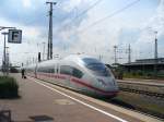 br-403-ice-3 Einfahrender ICE 610 aus M�nchen kommt auf Gleis 16 des Dortmunder Hauptbahnhof an. Er wird nach einer S�uberung und einem Aufenthalt von 20 Minuten wieder von Gleis 16 aus nach M�nchen fahren.