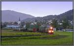 br-2143 Zwei Dieselloks 2143 044 + 066 fahren mir einem leeren Holzzug von P�ls nach Zeltweg.
Fohnsdorf 23.08.2007