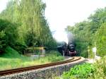 52 8080 pfeift vor einem unbeschrankten Bahnübergang in Burkhardtsdorf auf ... 52 8080 pfeift vor einem unbeschrankten Bahnübergang in Burkhardtsdorf auf ...