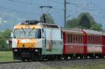 strecke-prattigau-lq-da Ge 4/4 III 645 'Tujetsch' mit Werbung f�r ' Radio und Television Rumantsch' am 8.06.2007 kurz nach Malans.