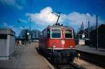 Re 4/4 II 11195 im Lindauer Hauptbahnhof. Der EC nach ...
