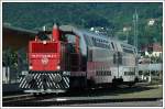 1500.4 wartet mit zwei Stockwaggons am 18.5.2007 am Graz-K�flacher Bahnhof ...