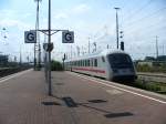 Der IC 2112 aus Stuttgart kommt in den Dortmunder Hauptbahnhof ...