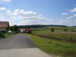 294 745 mit einem G�terzug nach Hirschau. Hier beim Gebenbacher ...