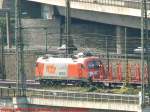 RTS 1216 902 mit G�terzug am �berwerfungsbauwerk Altbaustrecke/Neubaustrecke in W�rzburg. ...