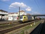ES64U2 - 007 mit einem Containerzug in Regensburg. (14.08.2007)  ...