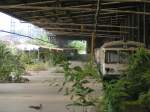 Ehemalige G�terabfertigungshalle in Wanne-Eickel am 18.07.2004. Ausrangierte ETA Akku Triebwagen ...