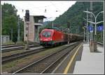 1116 mit G�terzug bei der Durchfahrt durch Bahnhof Bruck/Mur am ...