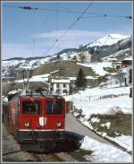 FO Ge 4/4 III 81 Wallis mit einem RhB Schnellzug ...