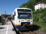 VT 528 und ein weiterer stehen in Wolfach am 15.07 ...
