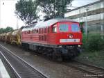232 255-0 durchf�hrt mit einem vollen Schotterzug den Bochumer Hbf ...