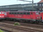 DB 110 834-3 abgestellt im Hauptbahnhof Wanne-Eickel am 31.05.2004.  ...
