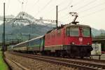 Die Re 4/4 II 11198 unterwegs mit einem EC bei ...