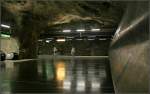 Stockholm U-Bahn Blaue Linie, Stammstrecke, Station 'V�stra sogen'. An dieser Station verzweigt sich die Blaue Linie in die �ste nach Akalla und Hjulsta. Deshalb gibt es hier drei Bahnsteiggleise in drei Bahnsteigtunnelr�hren. 27.8.2007 (Matthias)