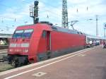 Die BR 101 087-5 steht mit dem IC 2311 Nordfriesland  ...