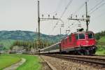 Re 4/4 II 11227 mit IR nach Locarno bei Schwyz ...