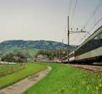 Meeting: Ein Schnellzug und ein ETR 470 begegnen sich bei ...