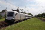 ES 64 U2 - 101 (Hupac, angemietet von CTL) mit ...